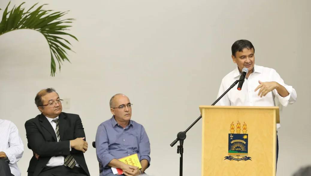 Wellington Dias discursando