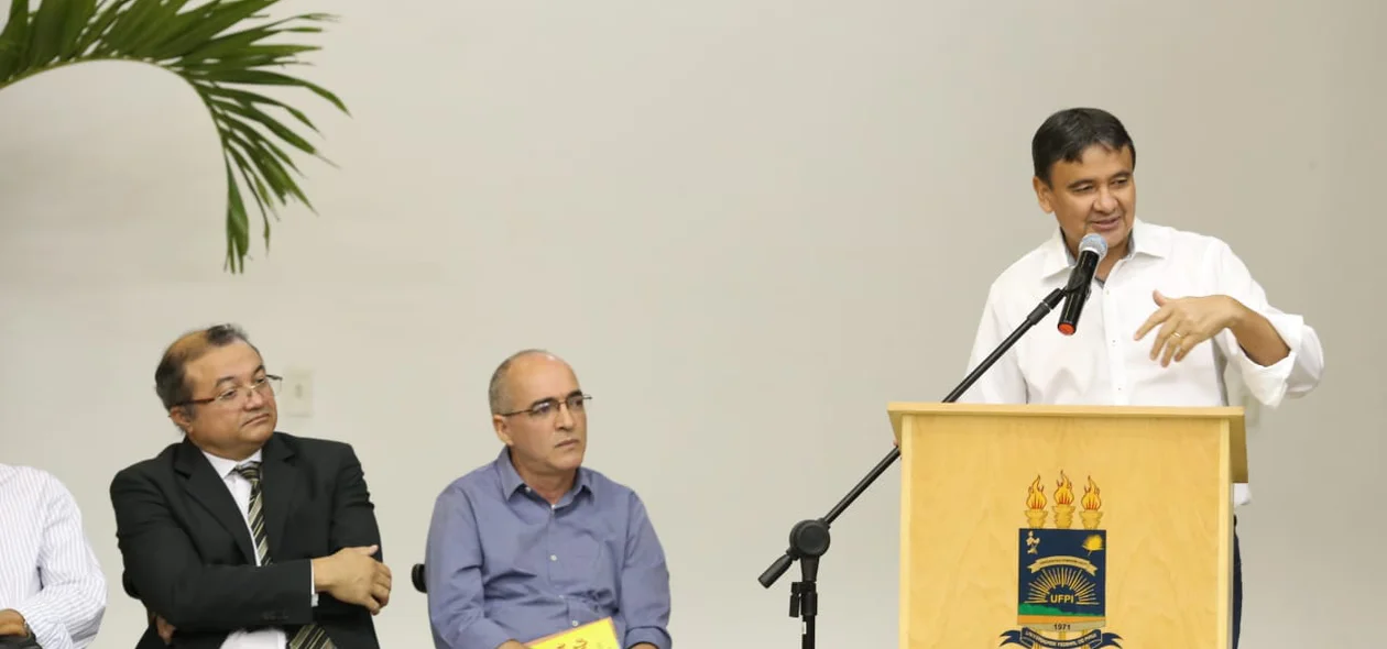 Wellington Dias discursando
