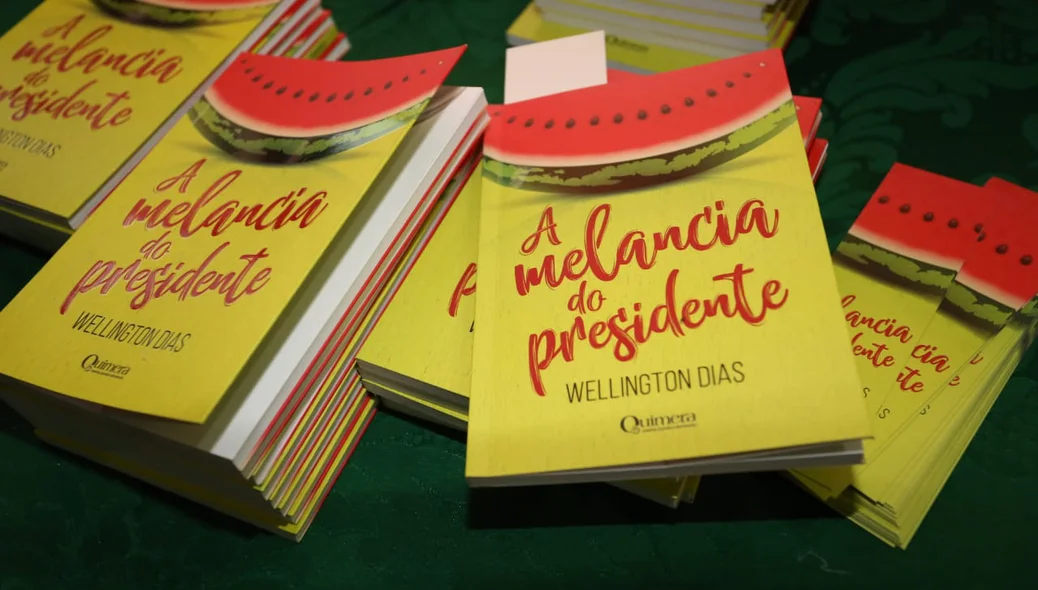 Wellington Dias lança livro A melancia do presidente