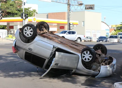 Acidente aconteceu no cruzamento