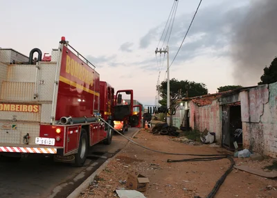 Corpo de Bombeiros esteve no local