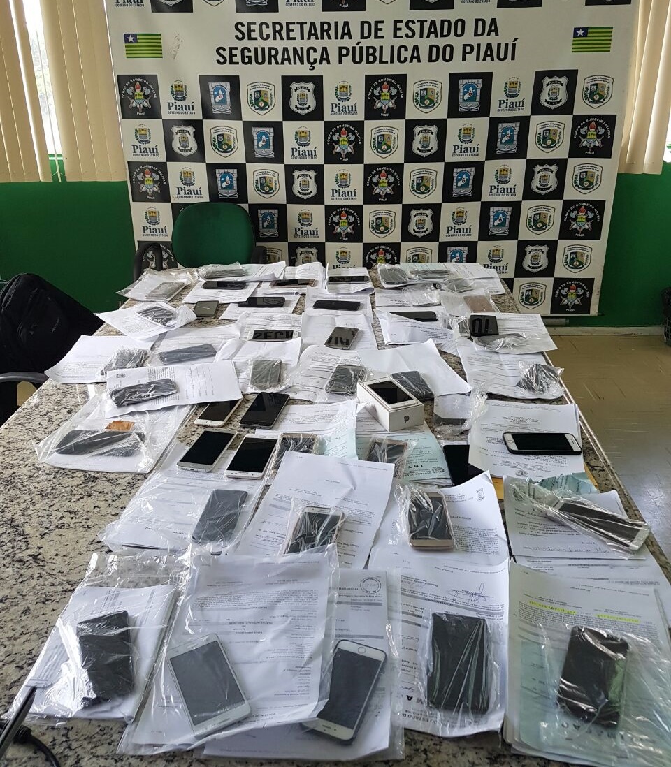 Polícia Civil realiza devolução de celulares recuperados