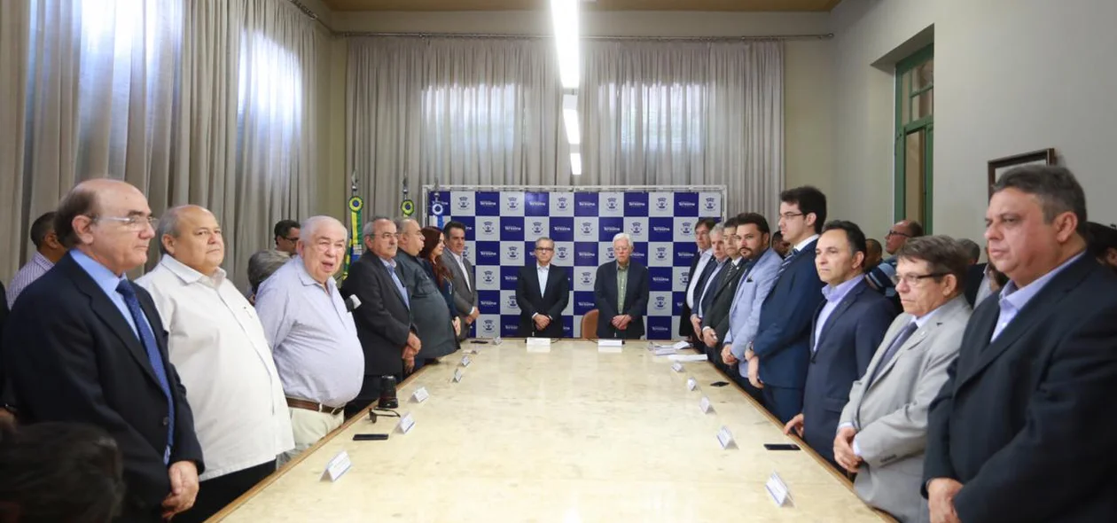 A cerimônia foi realizada no Salão Nobre do Palácio da Cidade, sede do Executivo teresinense