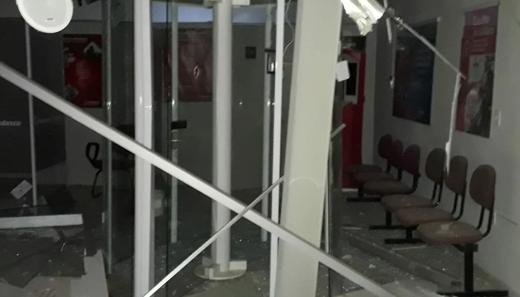 Agência do Bradesco após explosão em Itaueira 