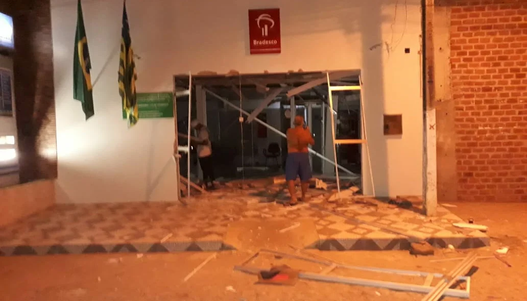 Bandidos explodiram agência do Bradesco de Itaueira 
