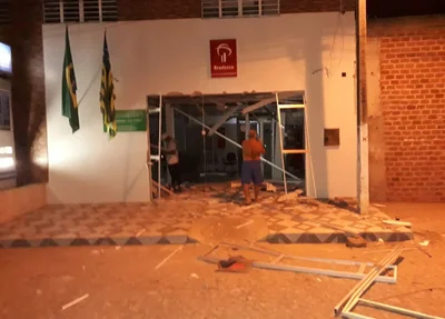 Bandidos explodiram agência do Bradesco de Itaueira 