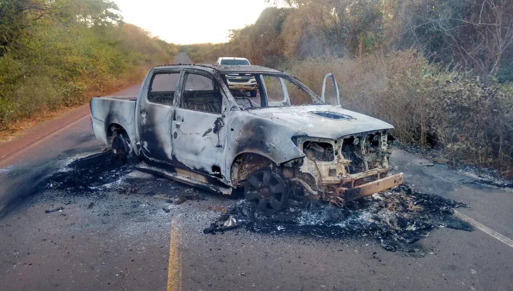 Carro roubado em Teresina foi queimado pelos bandidos 
