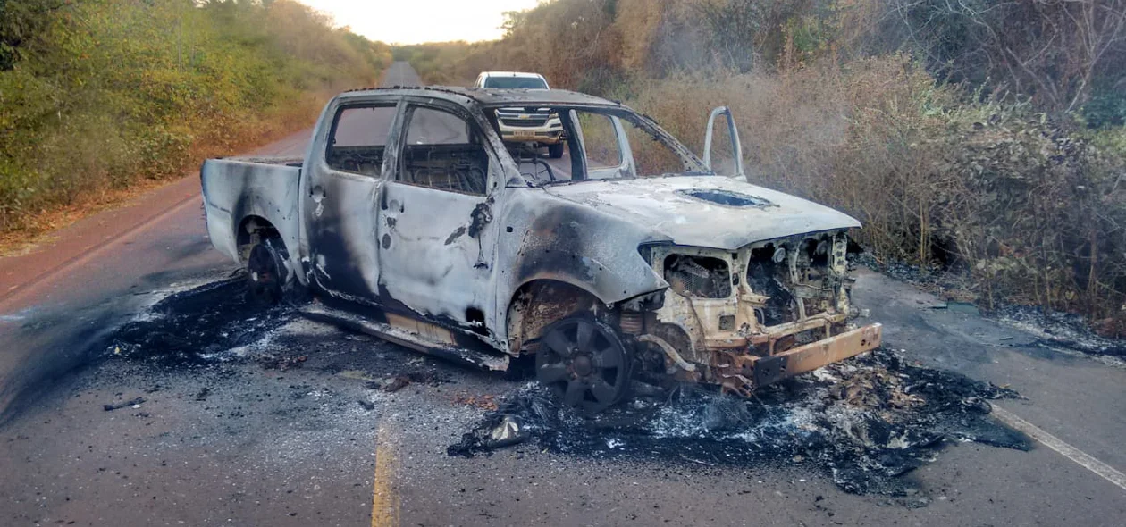 Carro roubado em Teresina foi queimado pelos bandidos 