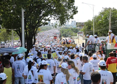 Multidão para a 23ª Caminhada da Fraternidade