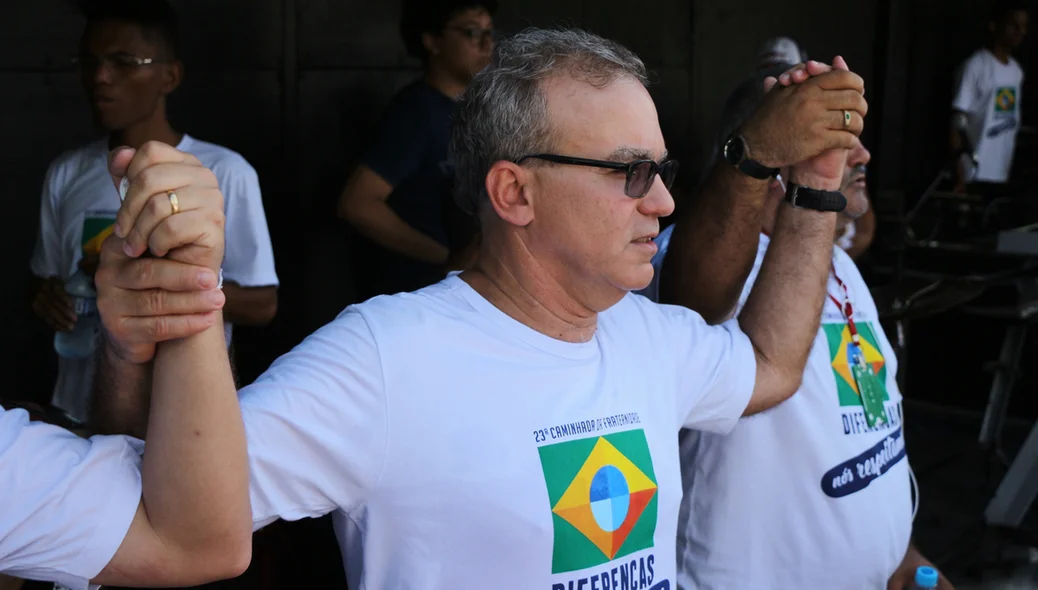 Prefeito Firmino Filho Participando de Caminhada da Fraternidade