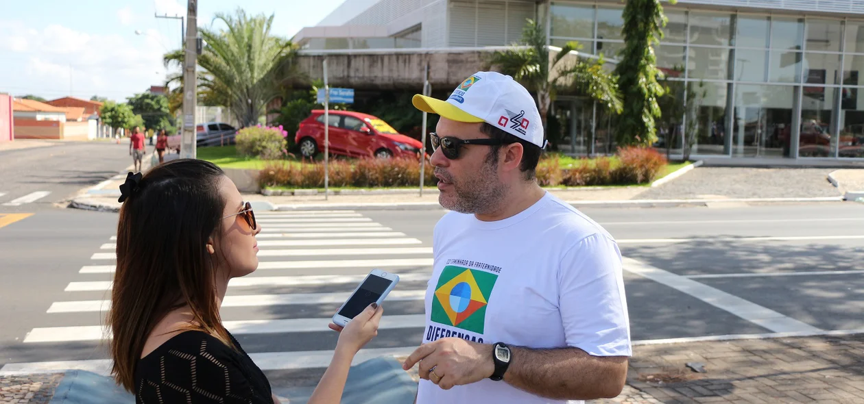 Repórter entrevista Adelino Nunes
