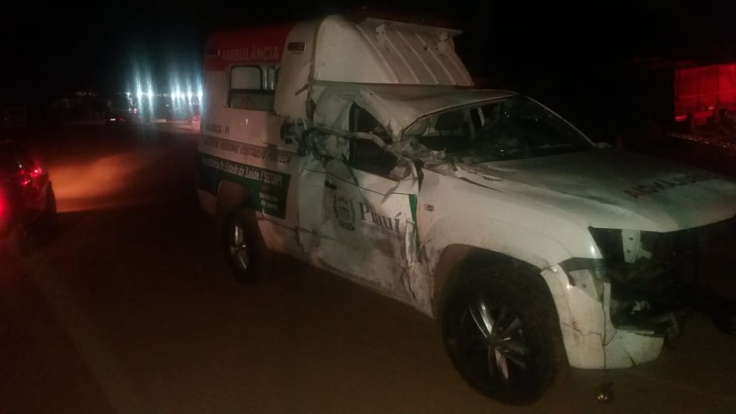 Ambulância envolvida na colisão