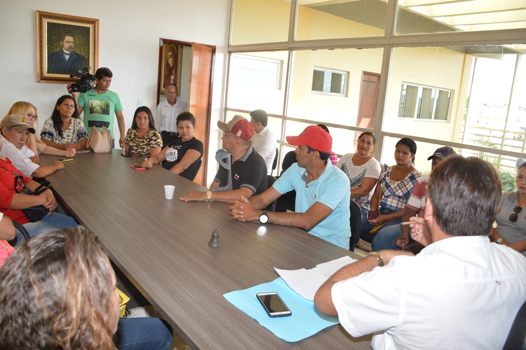 Secretário reúne proprietários de trailers e comunica decisão do município