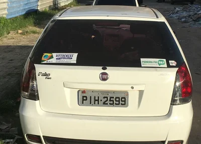 Carro tomado de assalto na zona leste