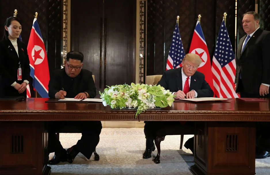Donald Trump e Kim Jong-un assinam acordo histórico