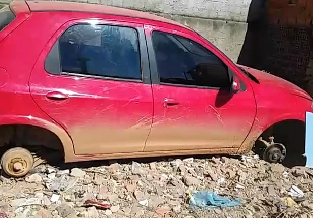 Veículo roubado é encontrado pela Polícia Militar
