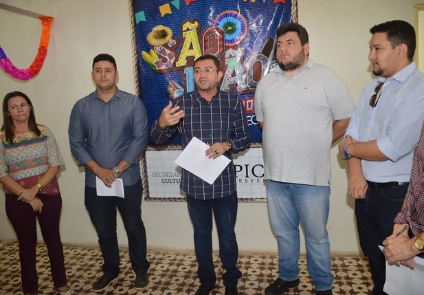 Padre Walmir anuncia programação do São João de Picos