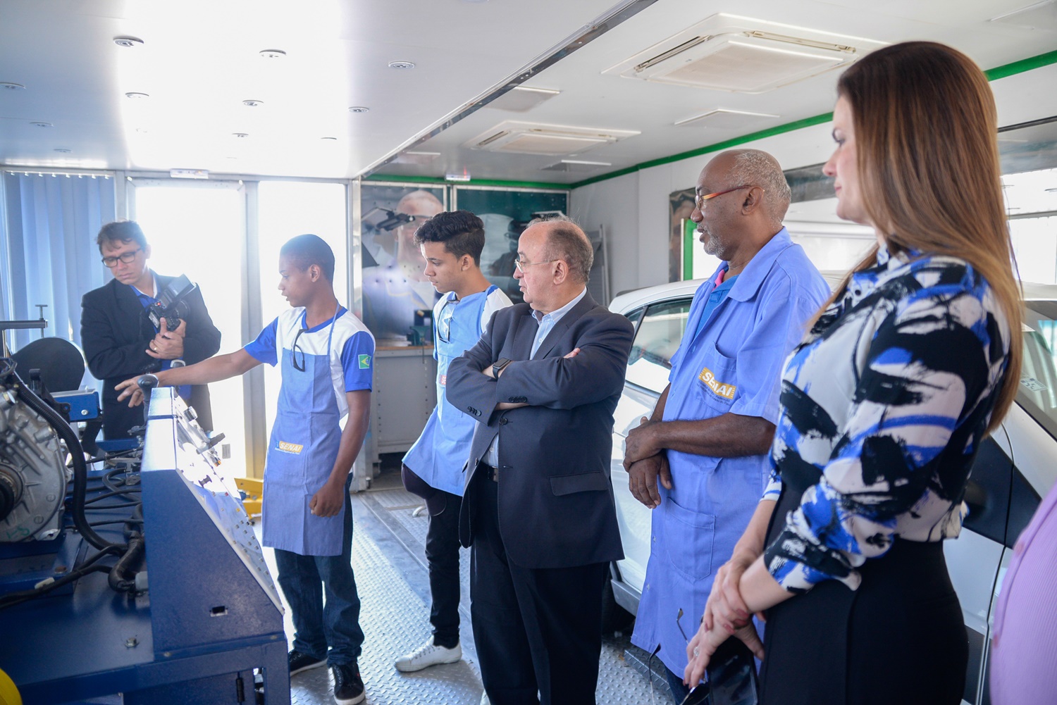 Parlamentares em visita ao SENAI
