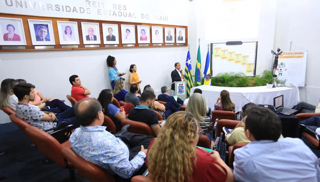 Reitor Nouga Cardoso durante o lançamento da Olimpíada Piauiense de Língua Portuguesa