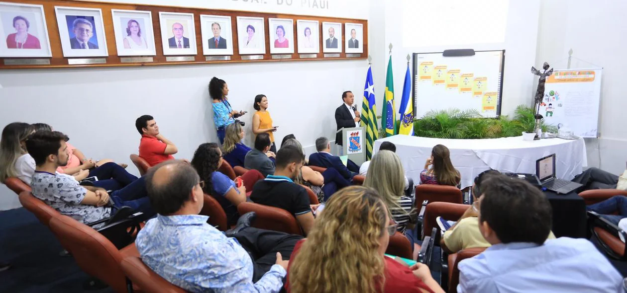Reitor Nouga Cardoso durante o lançamento da Olimpíada Piauiense de Língua Portuguesa