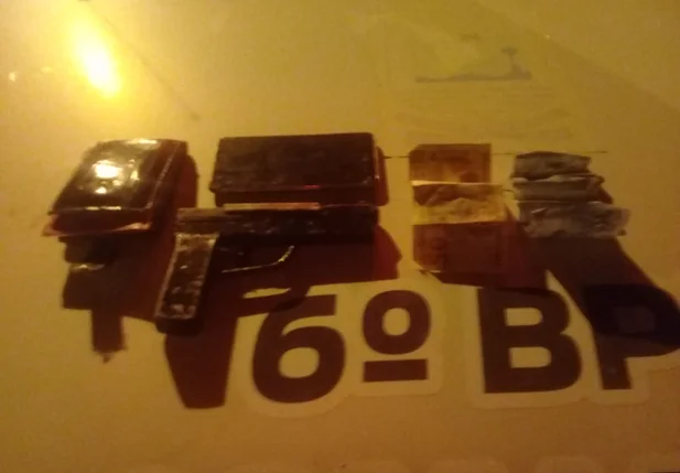 Arma de fabricação caseira e uma quantia de R$150 foram apreendidas em abordagem pela PM