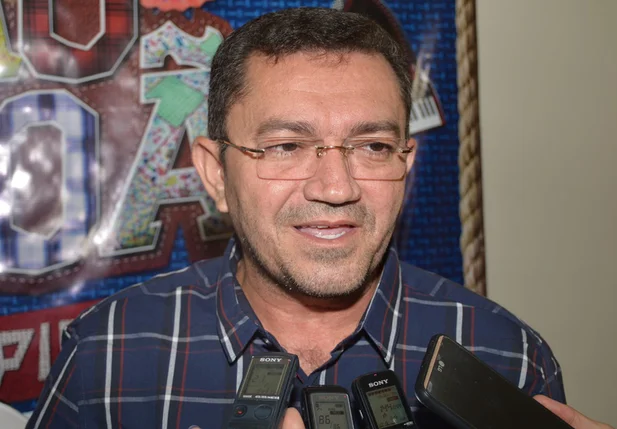 Prefeito de Picos nega acréscimo no reajuste aos servidores