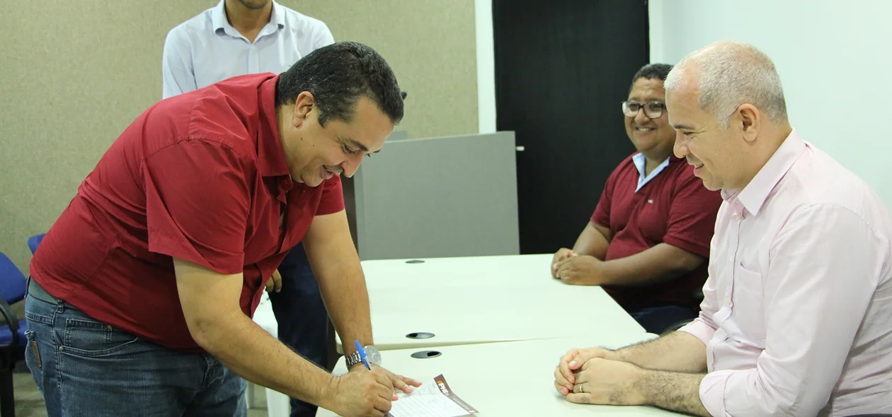 O encontro aconteceu no Plenarinho da Câmara na tarde desta quinta