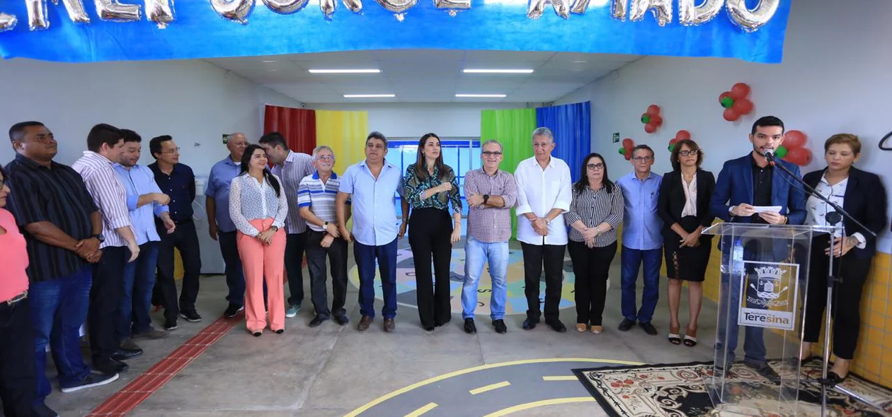 Autoridades presentes na solenidade