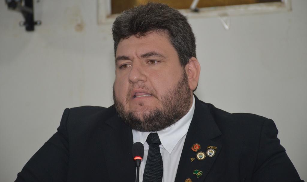 Hugo Victor cobra regularização dos repasses da Policlínica