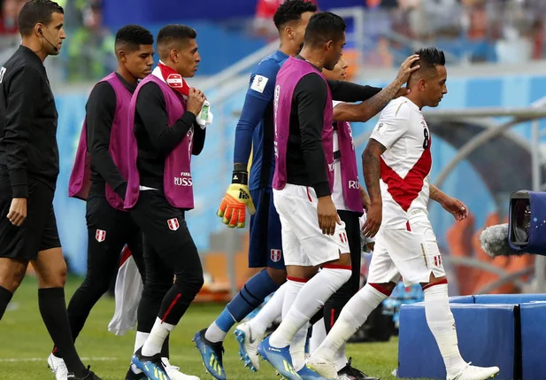 Peru perde para a Dinamarca na estreia da Copa