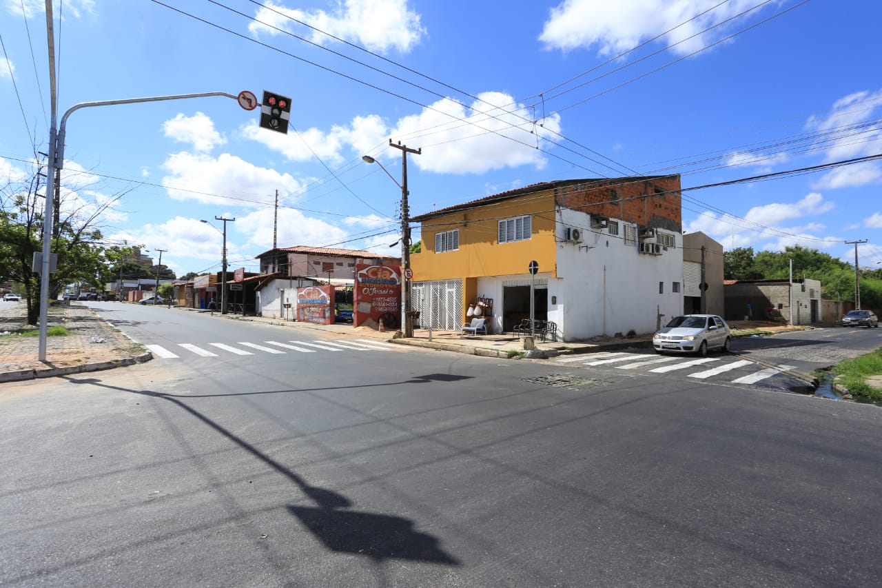 Uma equipe da Strans está no local