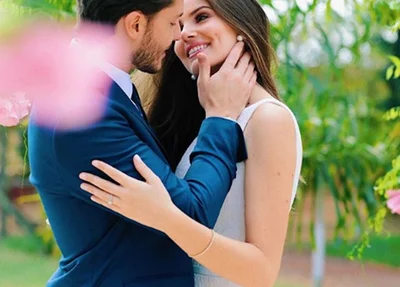 Camila Queiroz e Klebber Toledo se casam no civil