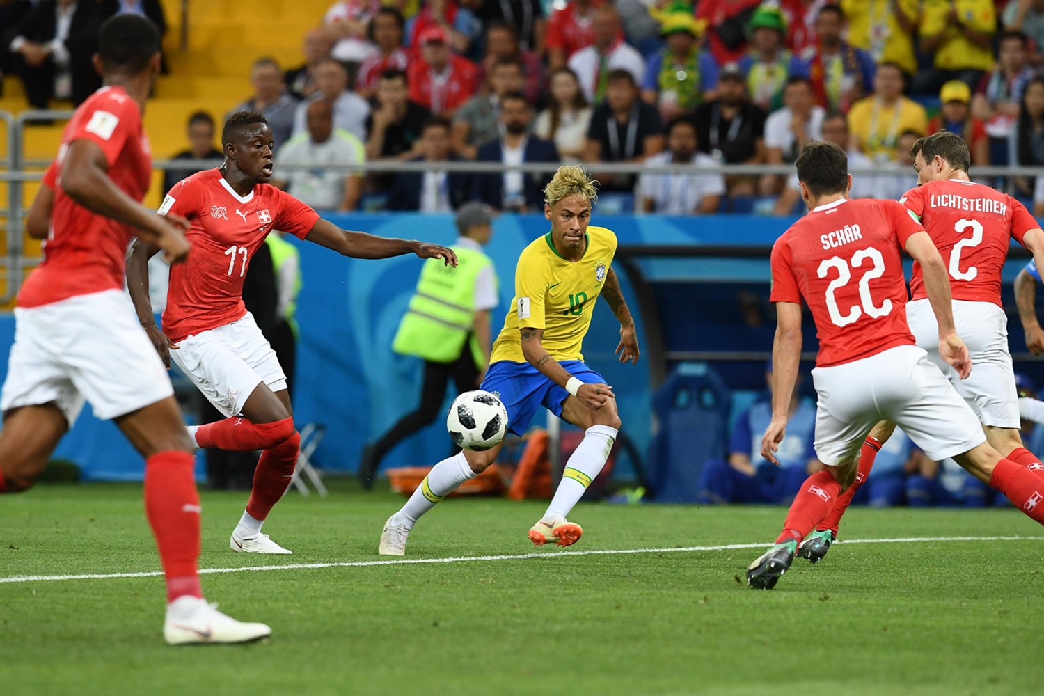 Neymar em jogo do Brasil contra a Suíça
