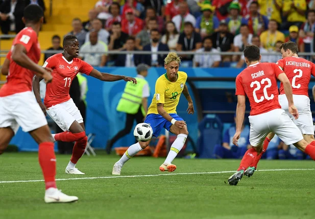 Neymar em jogo do Brasil contra a Suíça