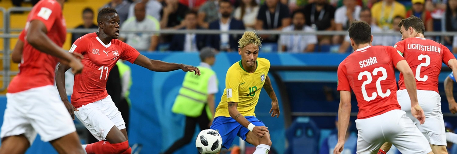 Neymar em jogo do Brasil contra a Suíça