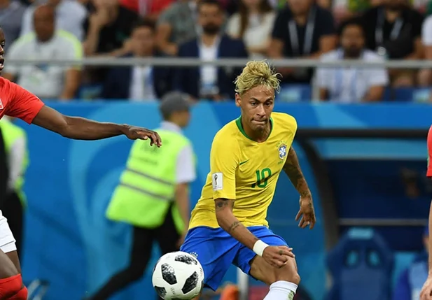 Neymar em jogo do Brasil contra a Suíça