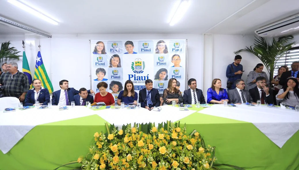 Autoridades durante a inauguração da sede do Seid em Teresina