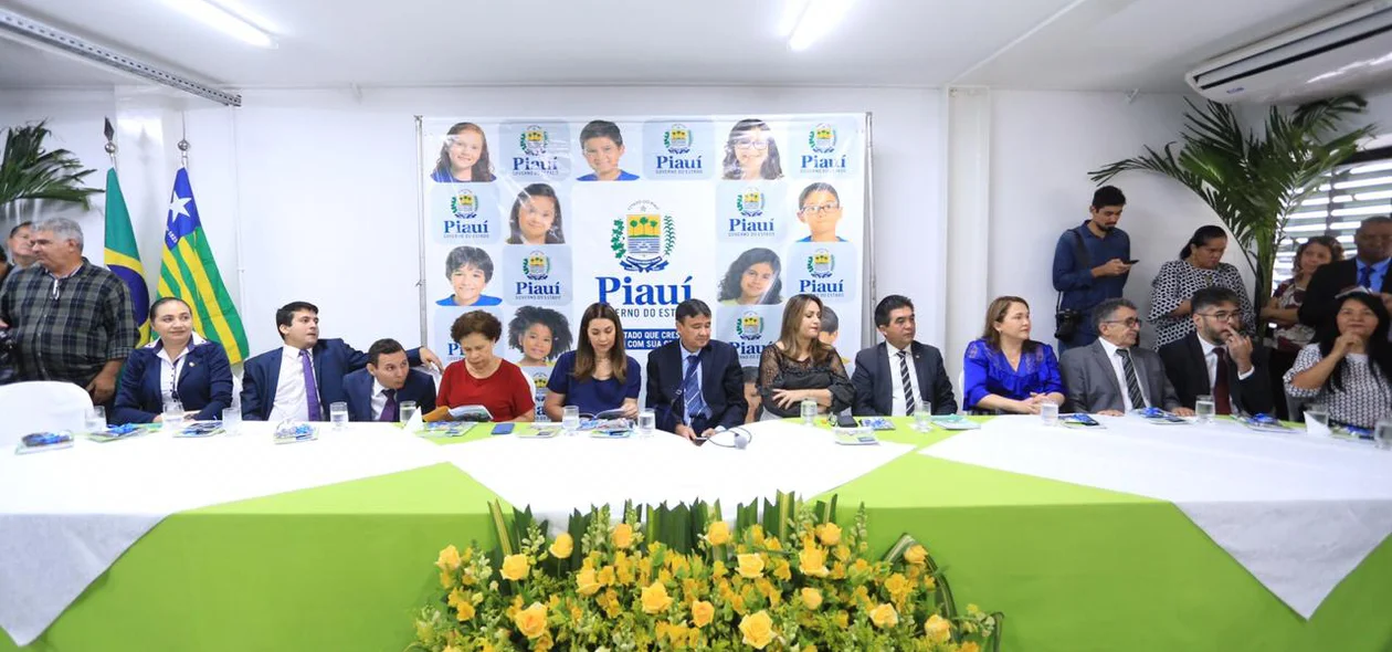 Autoridades durante a inauguração da sede do Seid em Teresina