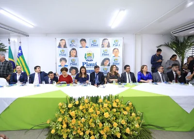Autoridades durante a inauguração da sede do Seid em Teresina