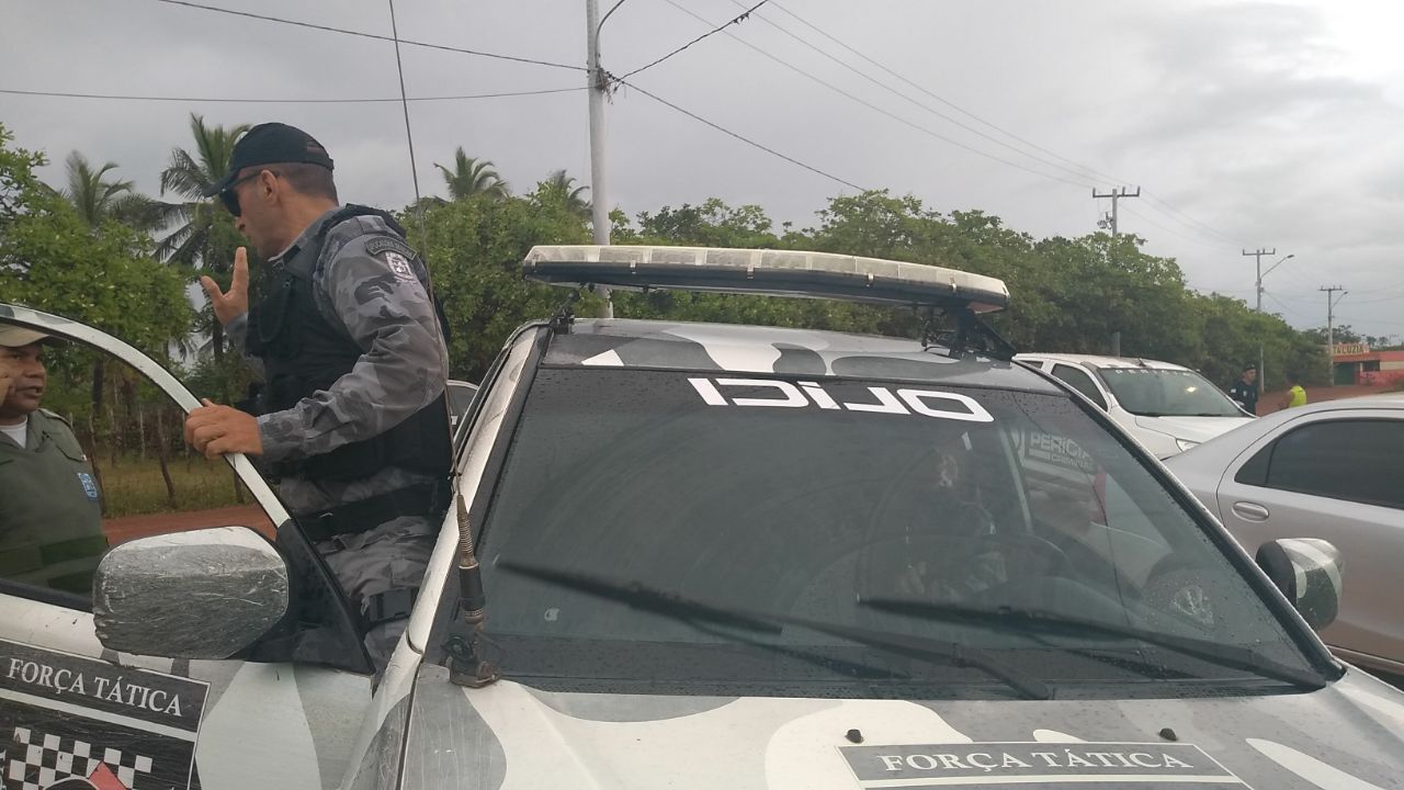 Força tática no local do crime em Parnaíba