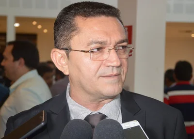 Padre Walmir garante que remoção de trailers das praças é irreversível 