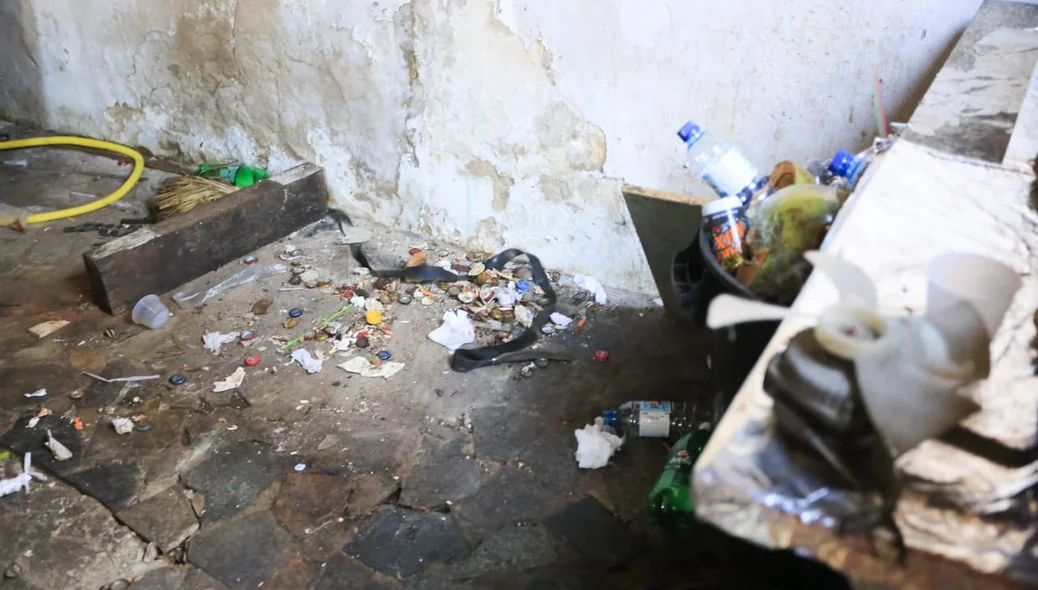 Restaurante Marítimos em situação de falta de limpeza 