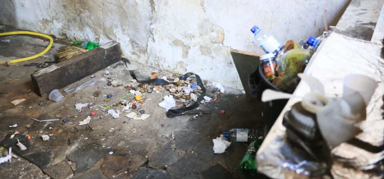 Restaurante Marítimos em situação de falta de limpeza 