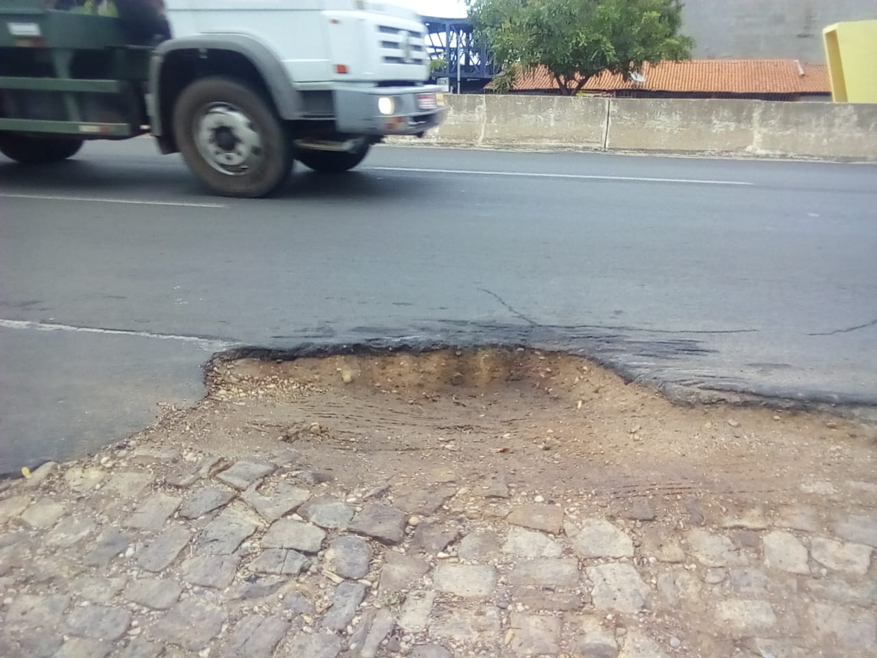Buraco na zona sul de Teresina