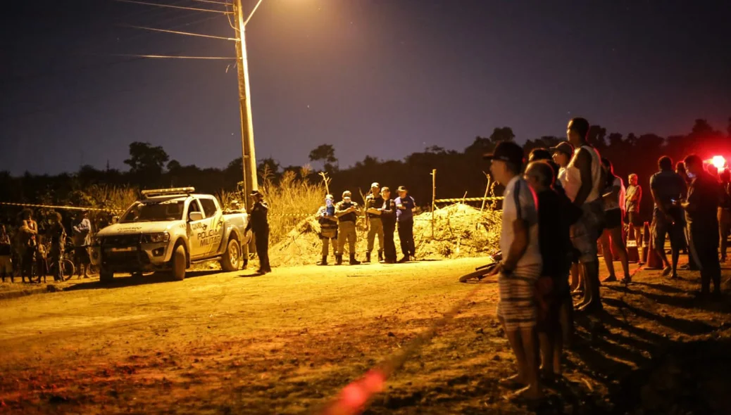 Policiais no local do crime