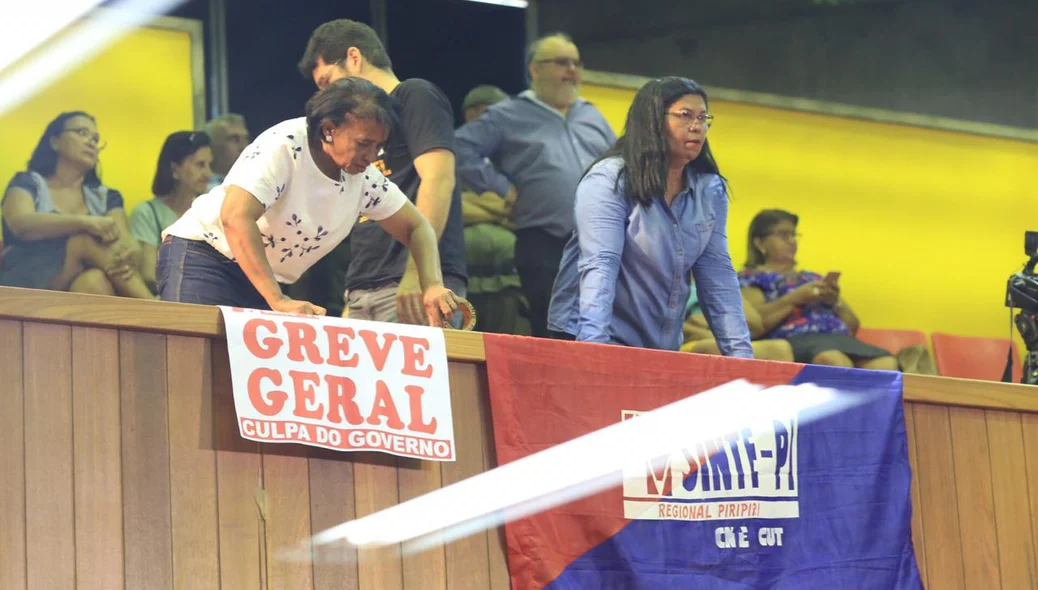 Manifestantes reivindicam na Alepi