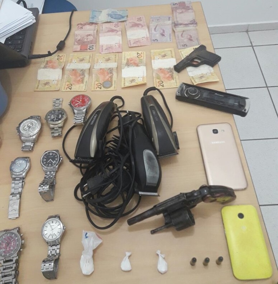Material encontrado pela Polícia Civil.