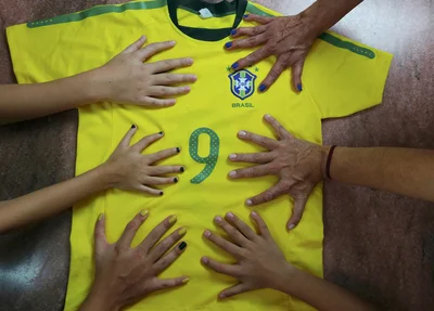 Membros da família Silva tem seis dedos nas mãos e pés
