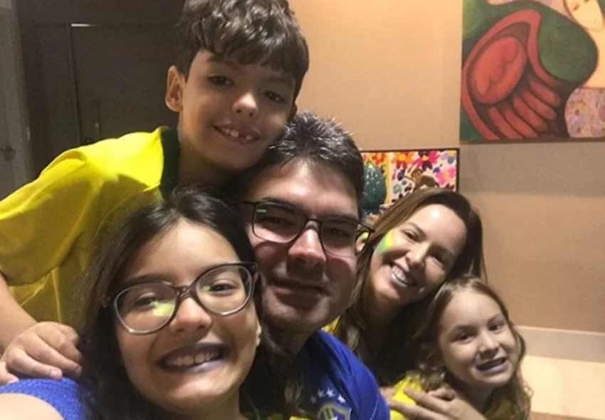 Luciano Nunes e família torcendo para o Brasil