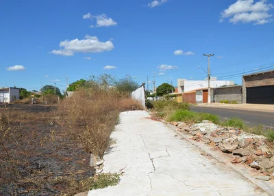 Muro está caído há três meses